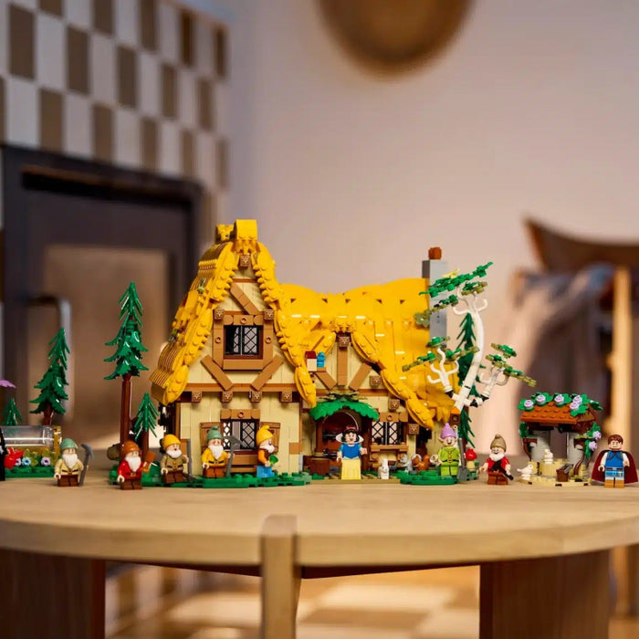 Huisje van Sneeuwwitje en de zeven dwergen krijgt LEGO-versie in maart - Bricking Awesome